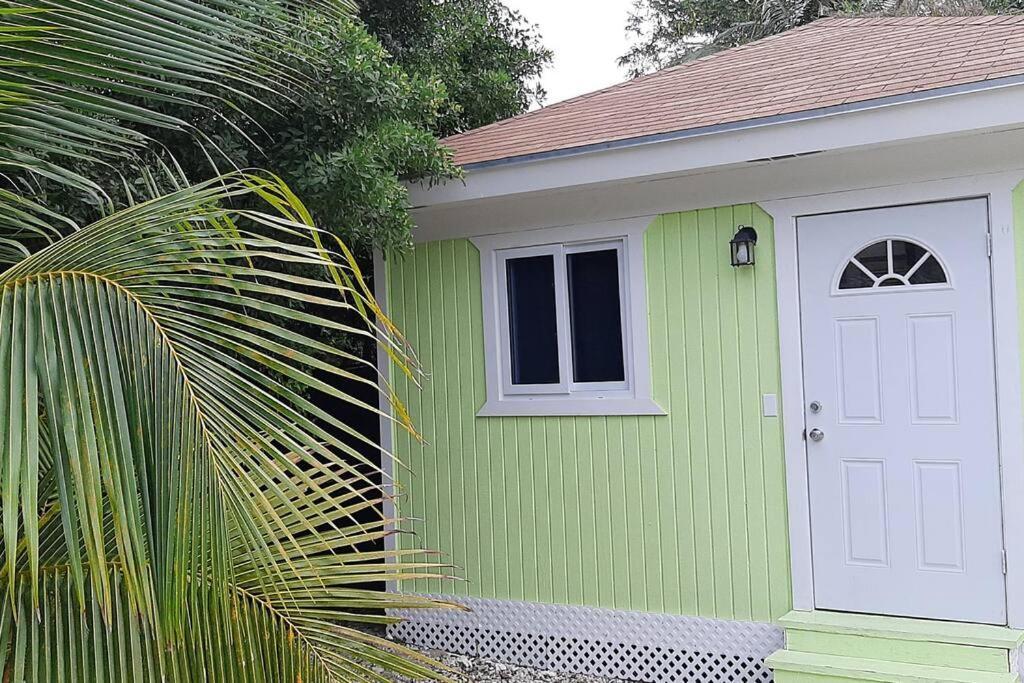 Budget & Basic In Local Neighborhood, 7Min Drive To Downtown Nassau Beach Paradise Apartment Екстериор снимка