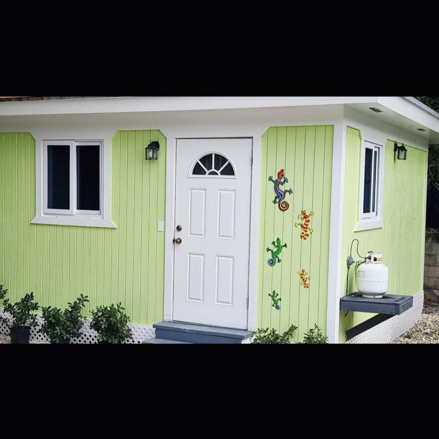 Budget & Basic In Local Neighborhood, 7Min Drive To Downtown Nassau Beach Paradise Apartment Екстериор снимка